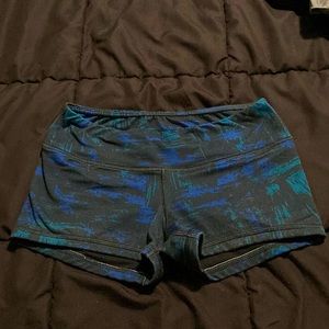 FLEO Mid Rise Shorts